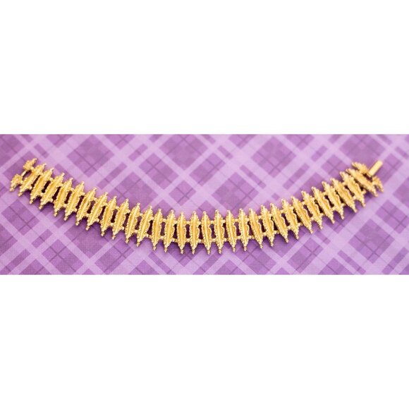 Vintage Fern Gold Tone Bracelet 7 1/2 by Avon - V15 - Picture 2 of 3